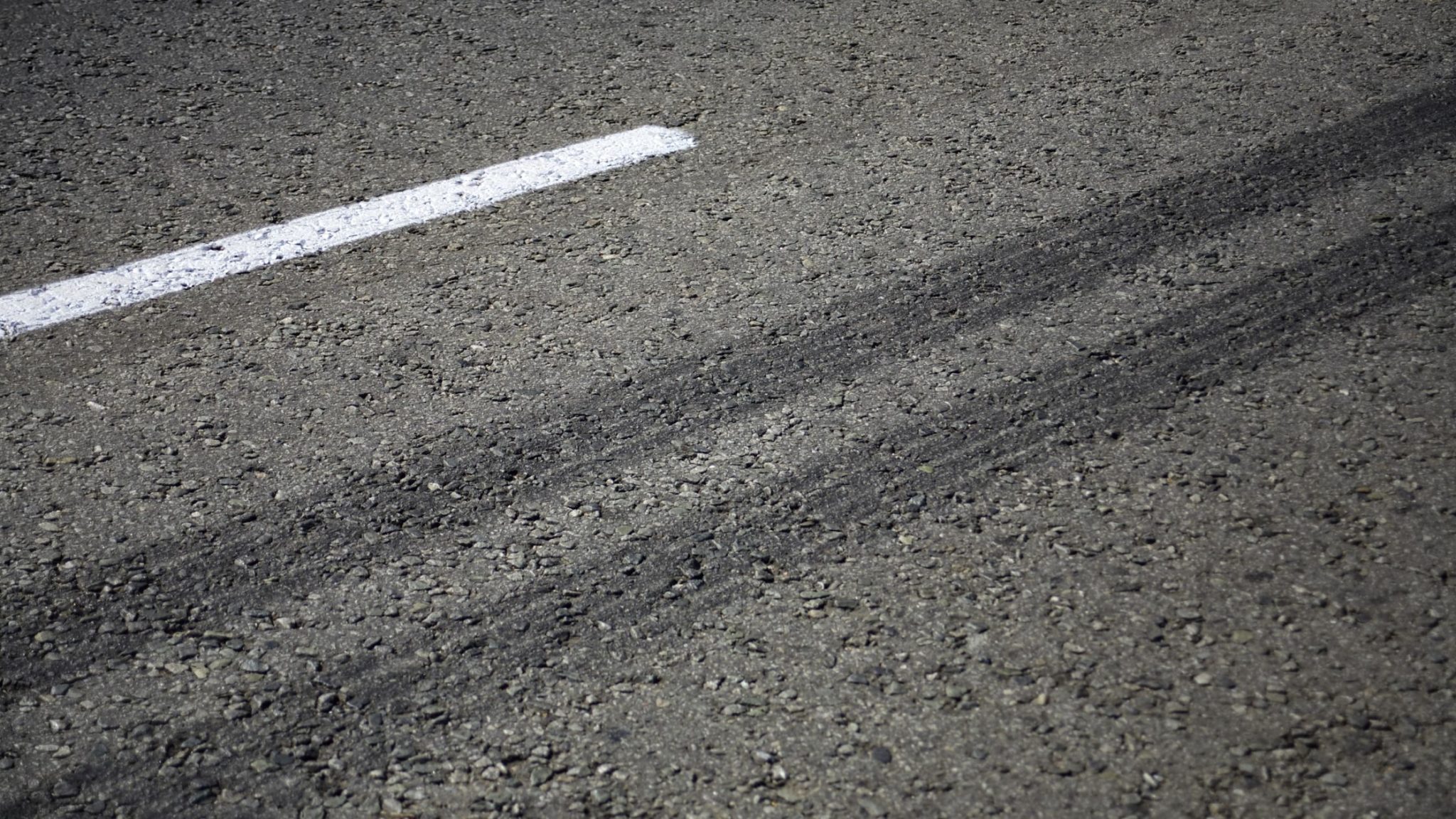 A Guide on How to Remove Tire Shine from Concrete Driveway